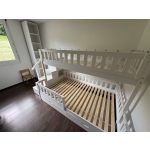 Etagenbett mit Treppe Tirol aus hochwertigem Massivholz für modernes Kinderzimmer